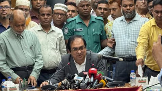 সচিবালয়ে আন্দোলনকারীদের চাকরিচ্যুতির দাবি জানাচ্ছেন অনেকে? আপনি কি মনে করেন?